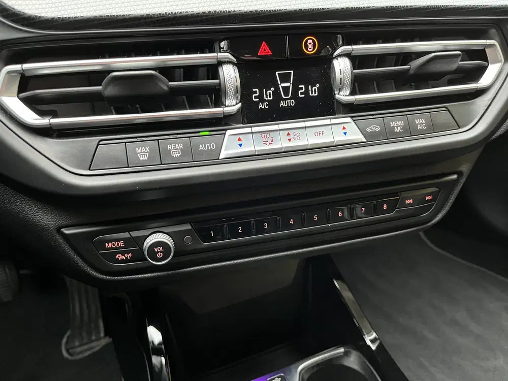 BMW 1-serie 118i Business Edition uit 2021, foto 15