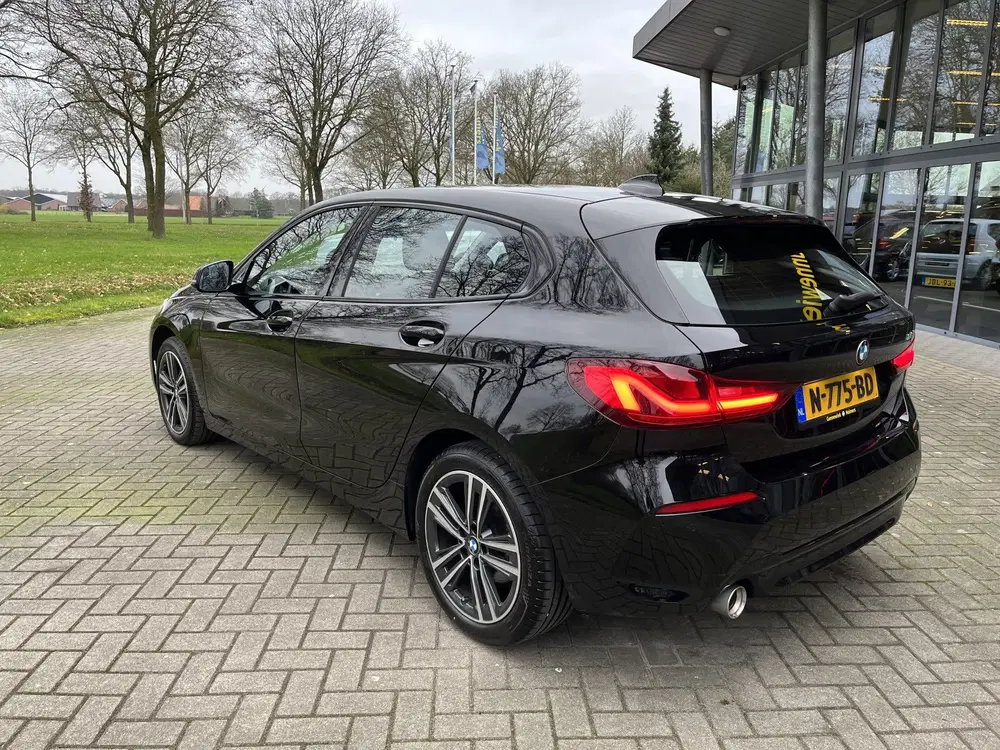 BMW 1-serie 118i Business Edition uit 2021, foto 3