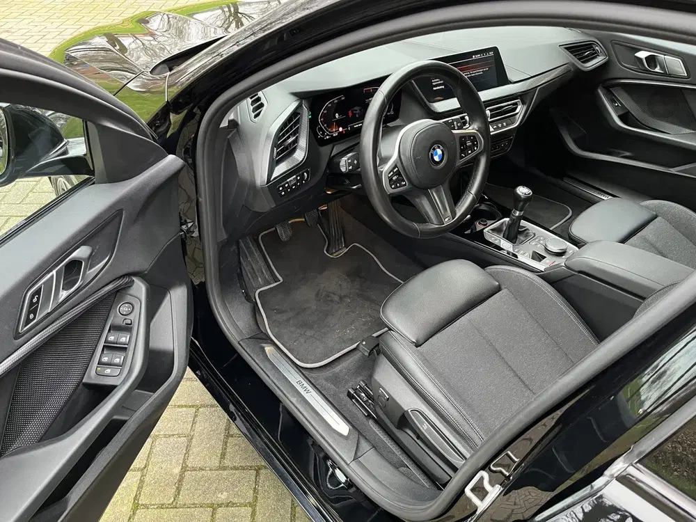 BMW 1-serie 118i Business Edition uit 2021, foto 4