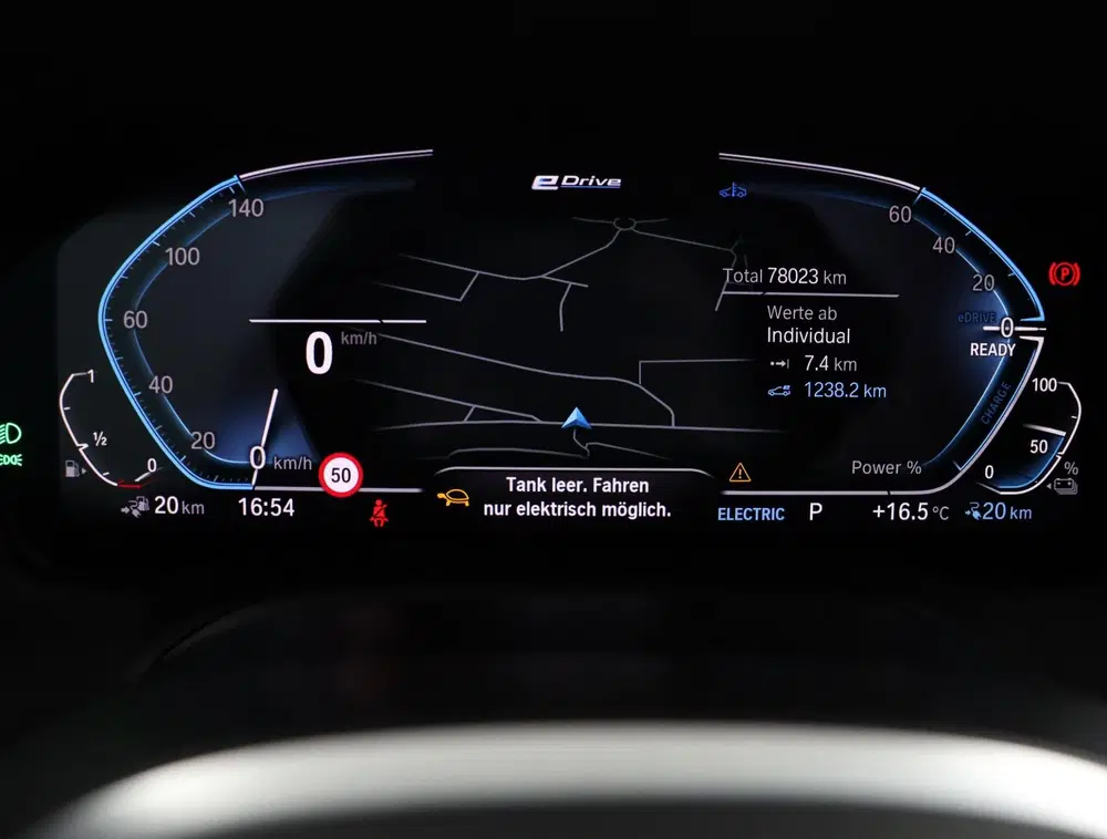 BMW 3-serie 330e xDrive uit 2022, foto 10