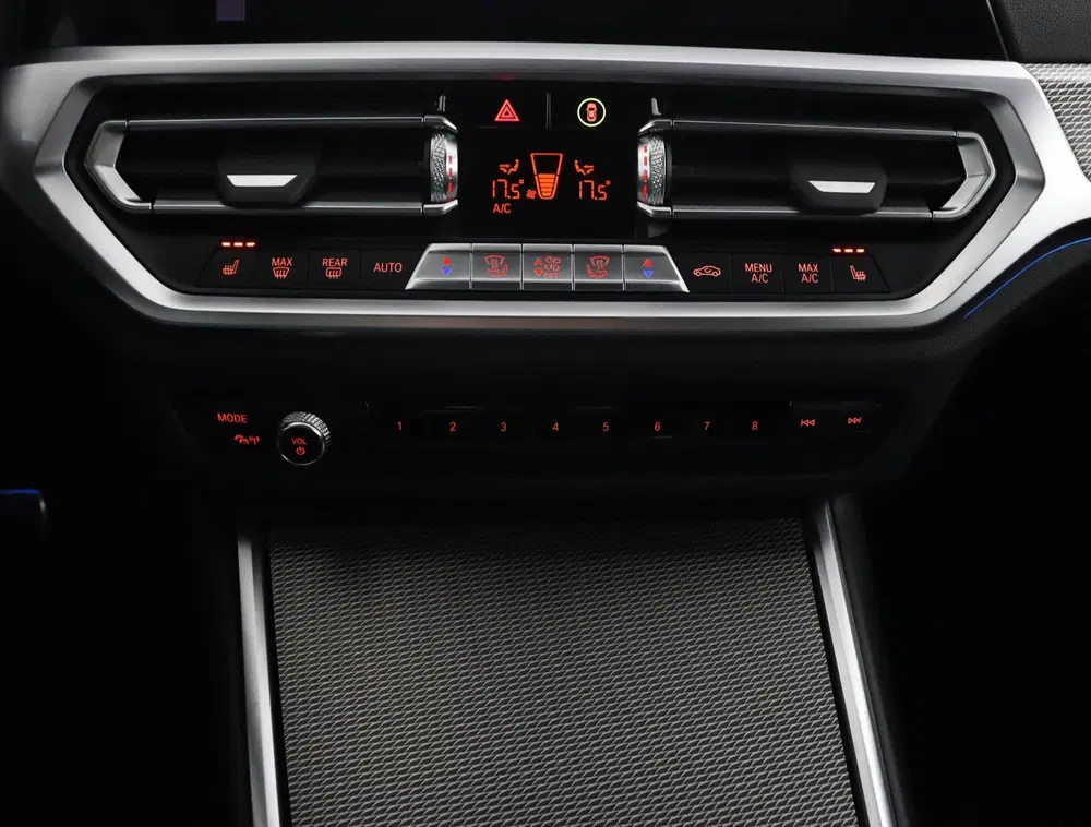 BMW 3-serie 330e xDrive uit 2022, foto 11