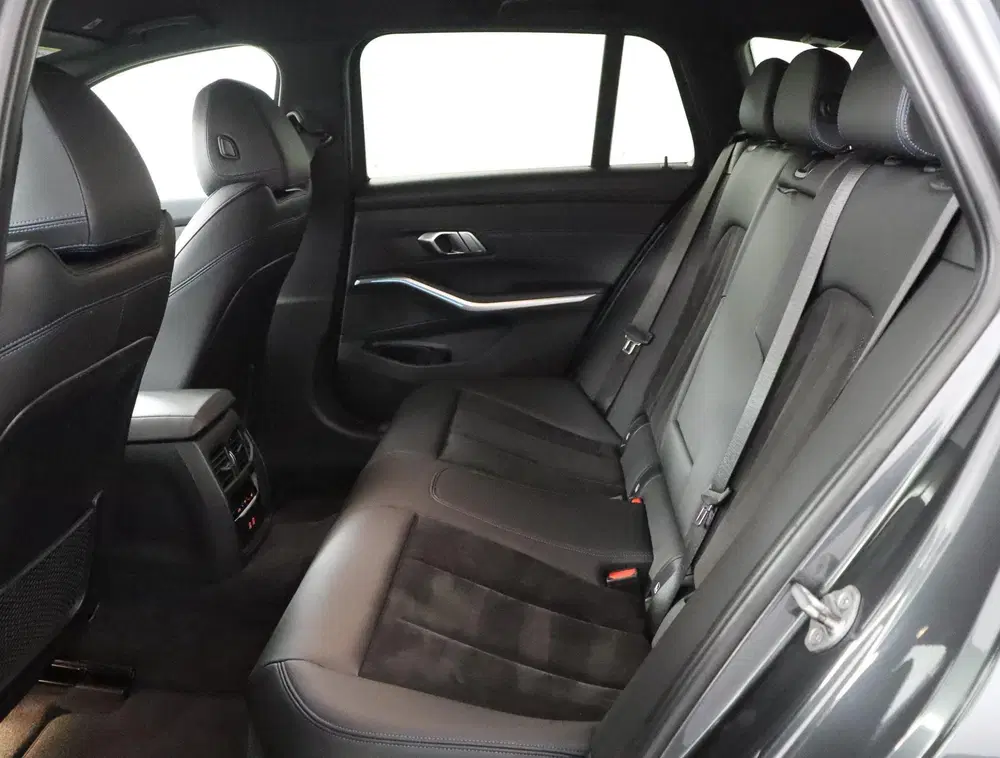 BMW 3-serie 330e xDrive uit 2022, foto 14