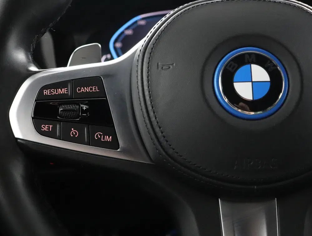 BMW 3-serie 330e xDrive uit 2022, foto 15