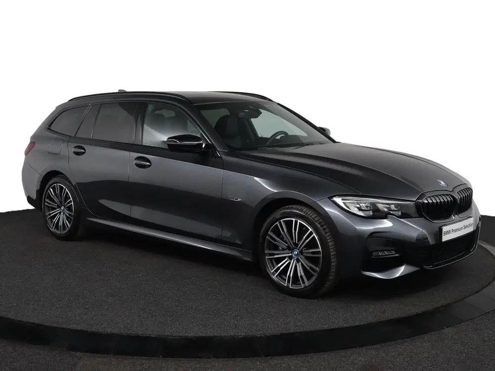 BMW 3-serie 330e xDrive uit 2022, foto 3