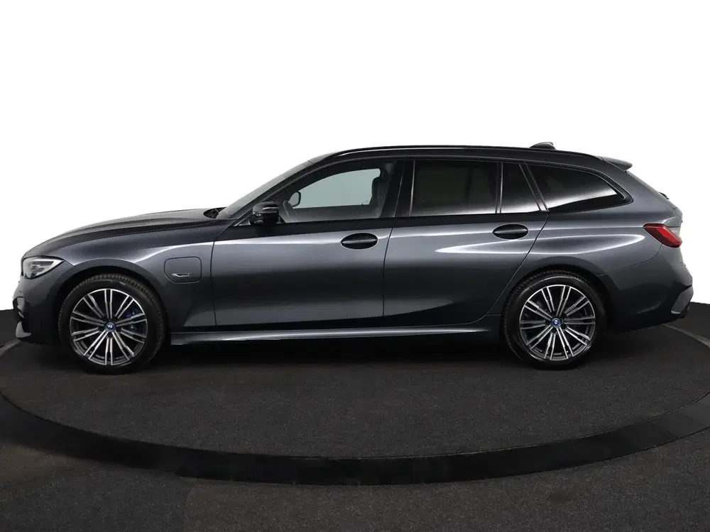 BMW 3-serie 330e xDrive uit 2022, foto 7