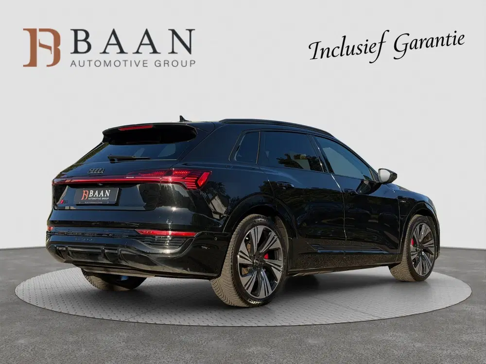 Audi Q8 e-tron 55 quattro S Comp 115 kWh uit 2024, foto 2