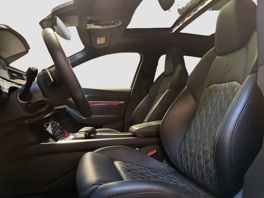 Audi Q8 e-tron 55 quattro S Comp 115 kWh uit 2024, foto 4