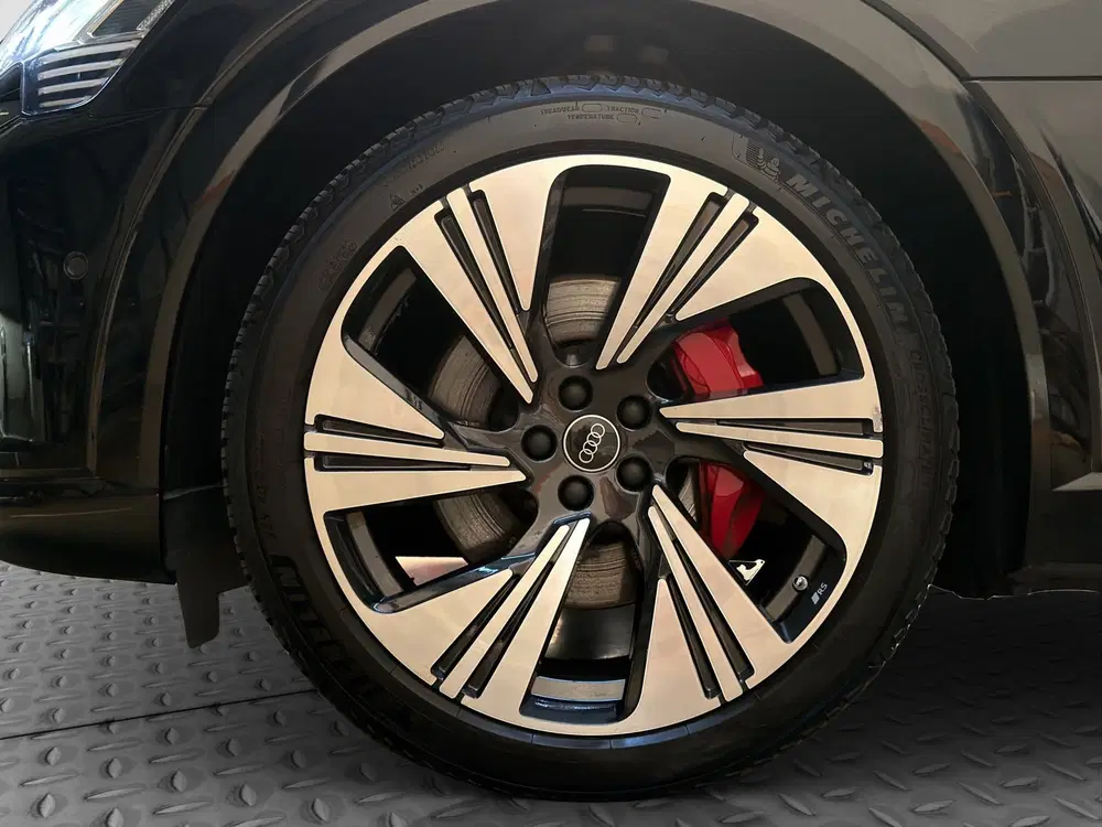 Audi Q8 e-tron 55 quattro S Comp 115 kWh uit 2024, foto 7