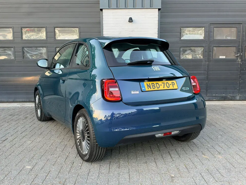 Fiat 500 RED 24 kWh Old School Edition uit 2023, foto 10