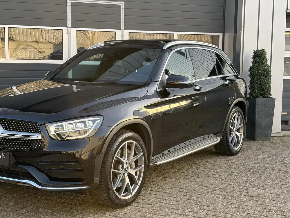 Mercedes-Benz GLC 300de 4MATIC AMG Line uit 2022, foto 4