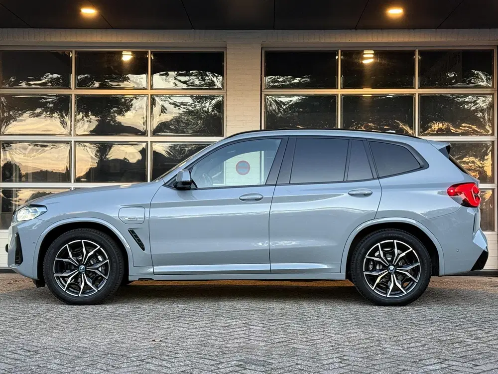 BMW X3 xDrive30e M SPORT uit 2022, foto 2
