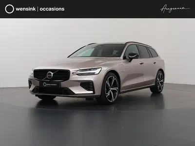Volvo V60 2.0 T8 Plug-in hybrid AWD Plus Dark uit 2024