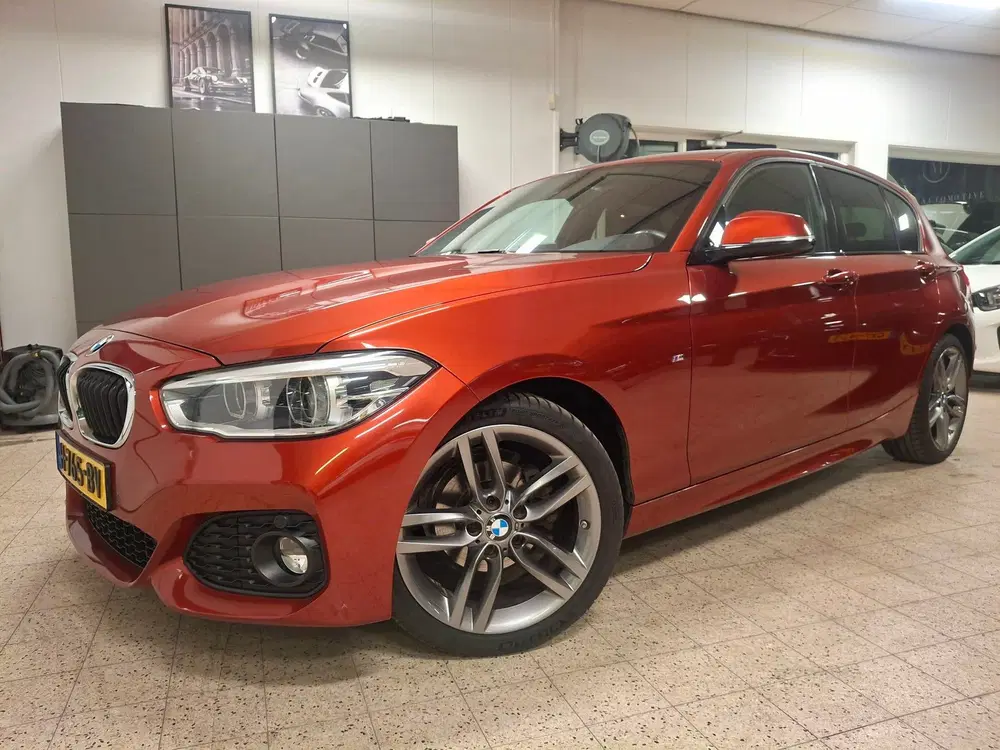 BMW 1-serie 118i Edition M Sport Shadow Line Apple Car uit 2020