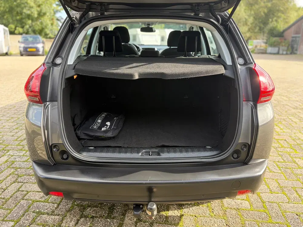 Peugeot 2008 1.2 PureTech Blue Lion 2e EIG uit 2019, foto 11