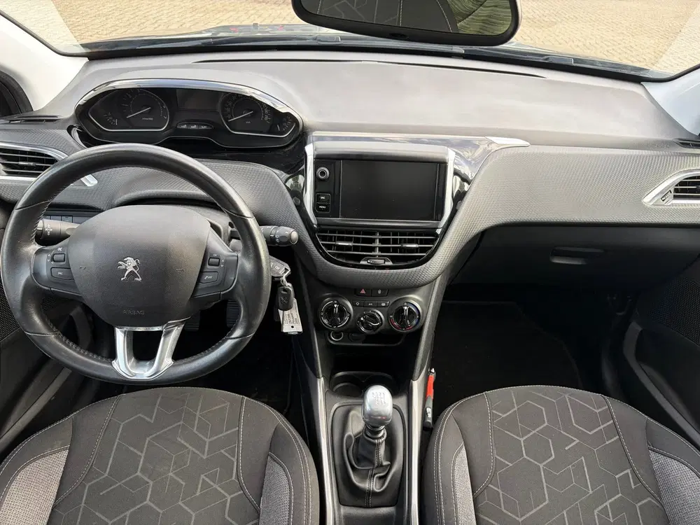 Peugeot 2008 1.2 PureTech Blue Lion 2e EIG uit 2019, foto 12
