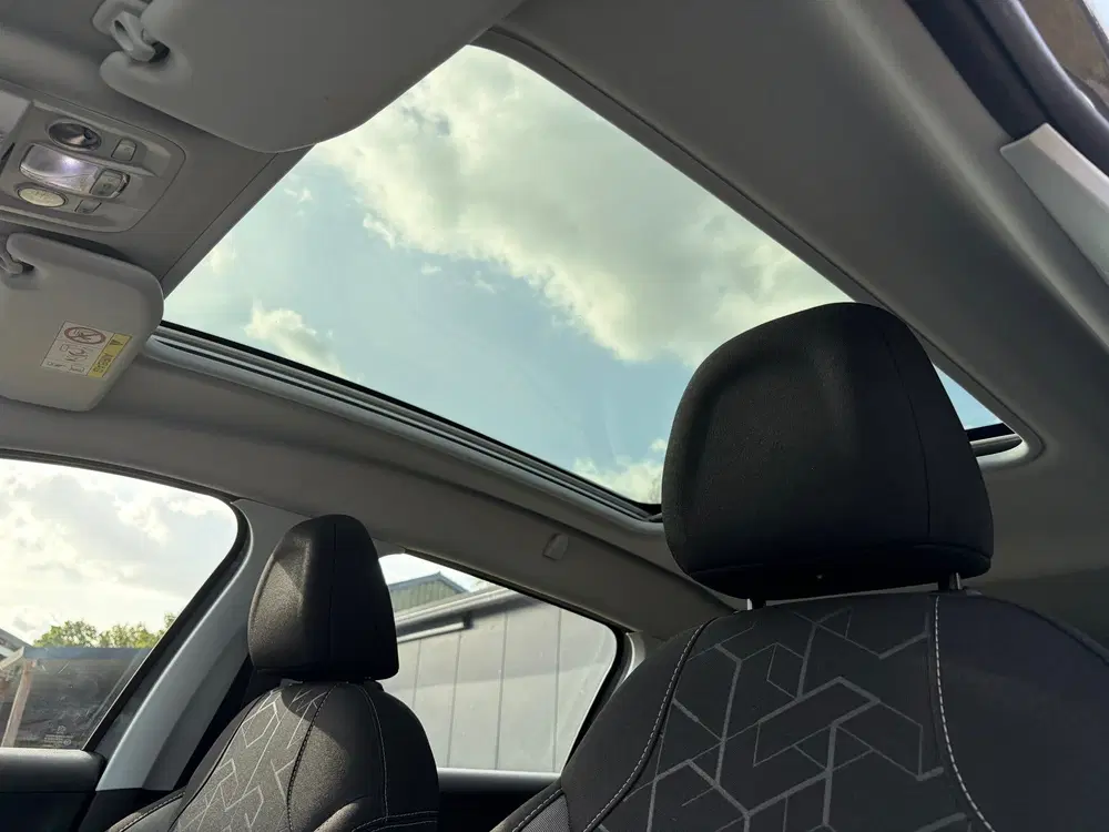 Peugeot 2008 1.2 PureTech Blue Lion 2e EIG uit 2019, foto 13