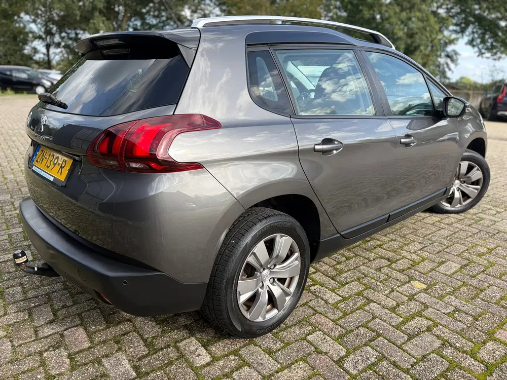 Peugeot 2008 1.2 PureTech Blue Lion 2e EIG uit 2019, foto 4