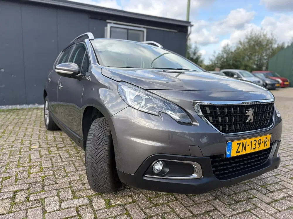 Peugeot 2008 1.2 PureTech Blue Lion 2e EIG uit 2019, foto 5