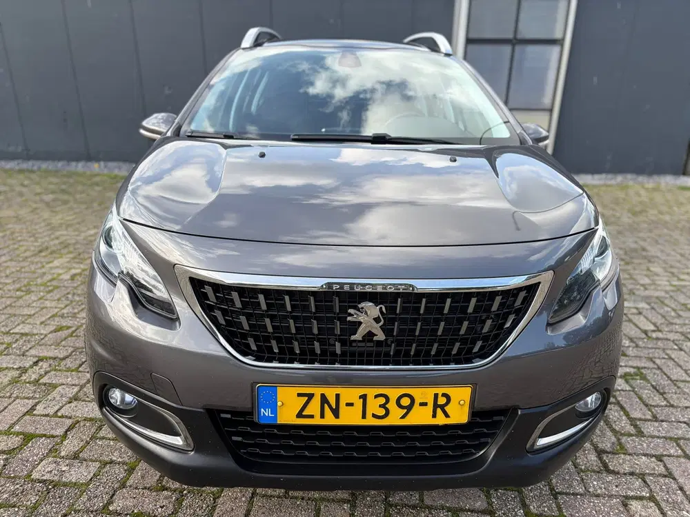 Peugeot 2008 1.2 PureTech Blue Lion 2e EIG uit 2019, foto 6