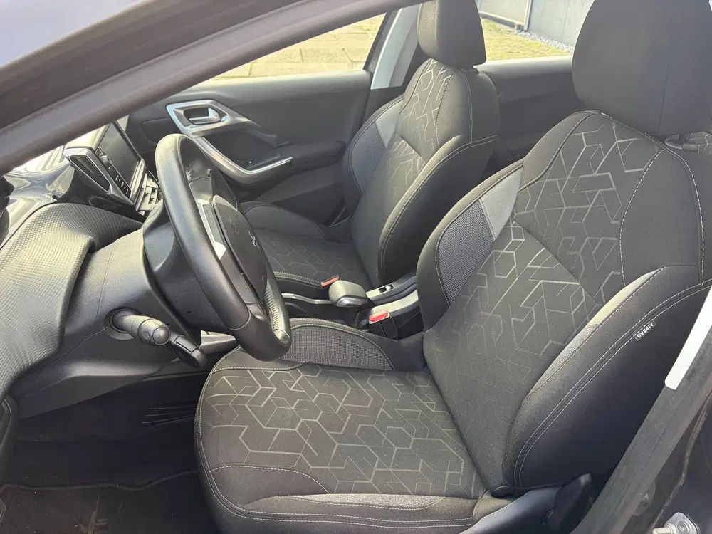 Peugeot 2008 1.2 PureTech Blue Lion 2e EIG uit 2019, foto 7