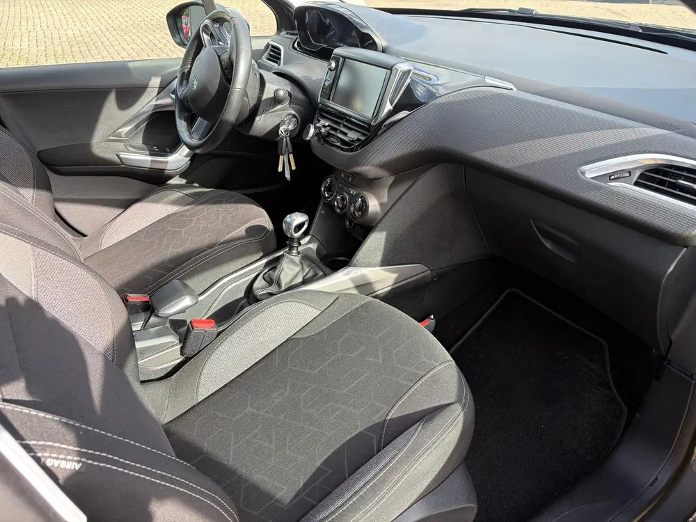 Peugeot 2008 1.2 PureTech Blue Lion 2e EIG uit 2019, foto 8