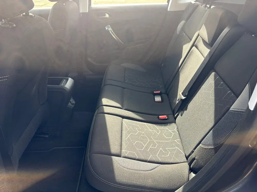 Peugeot 2008 1.2 PureTech Blue Lion 2e EIG uit 2019, foto 9