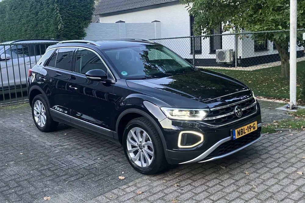 Volkswagen T-Roc 1.5 TSI R-Line Navi uit 2023, foto 2