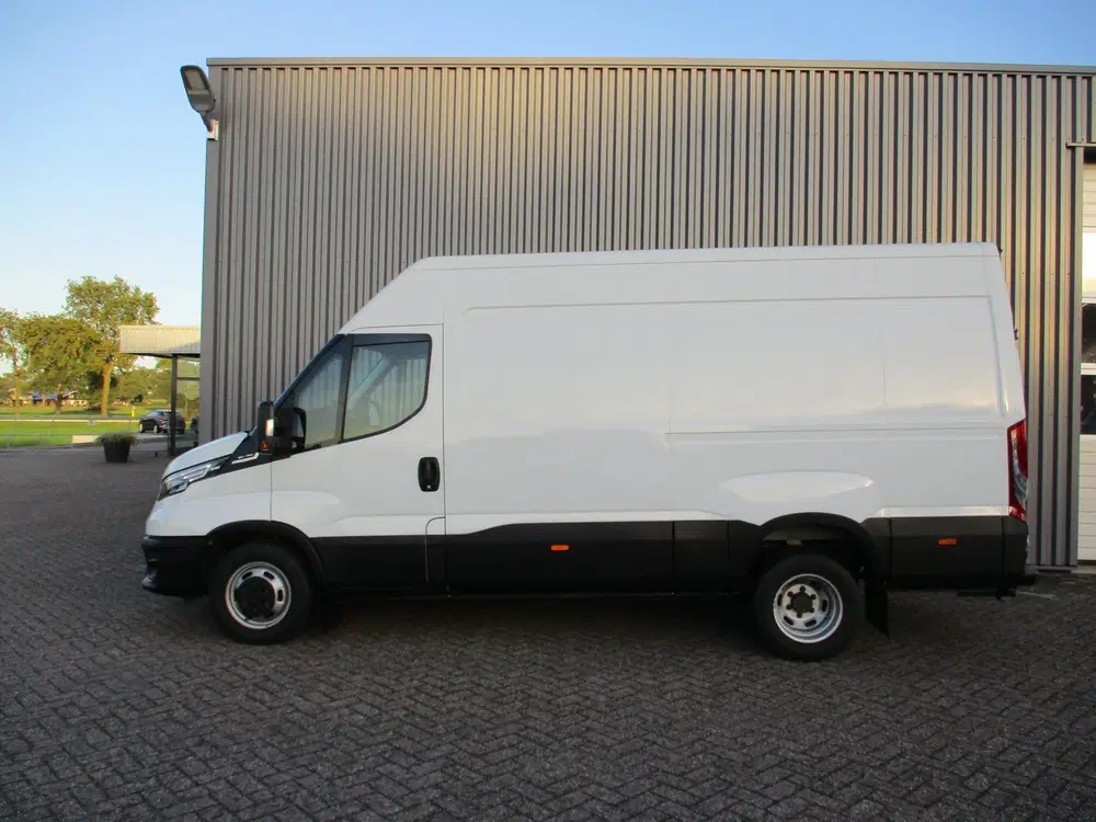 Iveco Daily 35C18 3.0 L2 H2 Automaat Navi Airco 3500 K uit 2021, foto 2