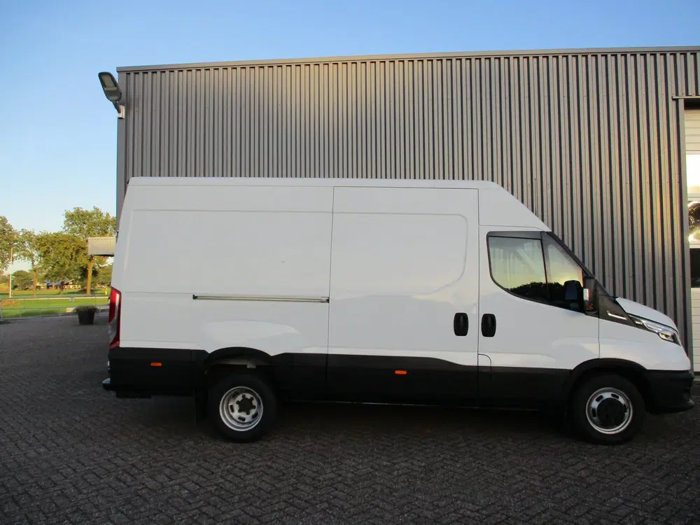 Iveco Daily 35C18 3.0 L2 H2 Automaat Navi Airco 3500 K uit 2021, foto 3