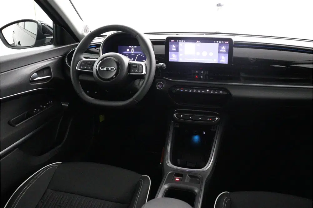 Fiat 600 1.2 Hybrid Urban Automaat uit 2025, foto 7