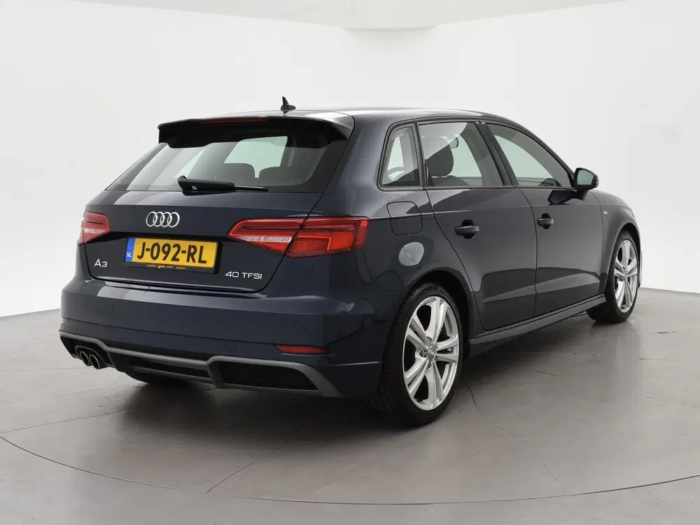 Audi A3 40 TFSI 190 PK S-TONIC AUT DESIGN PRO LINE uit 2019, foto 2