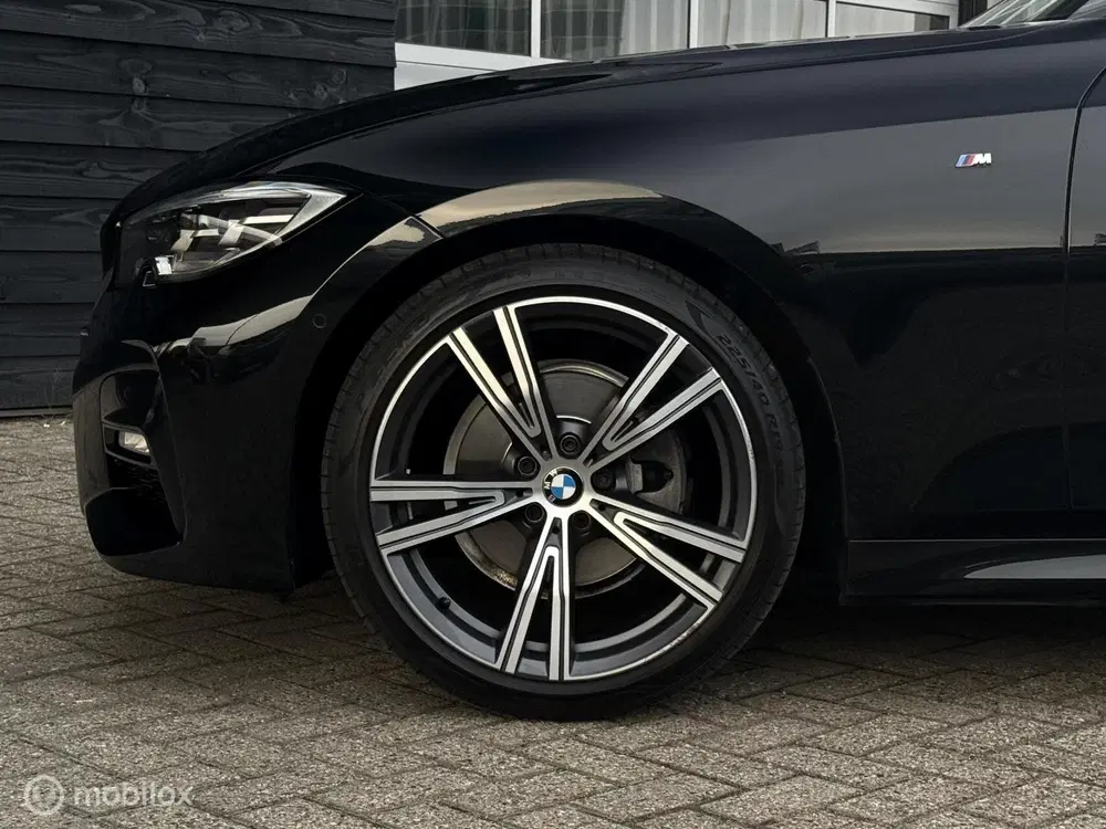 BMW 3-serie 320i High Executive uit 2019, foto 10