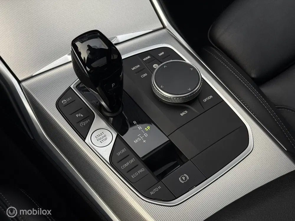 BMW 3-serie 320i High Executive uit 2019, foto 14