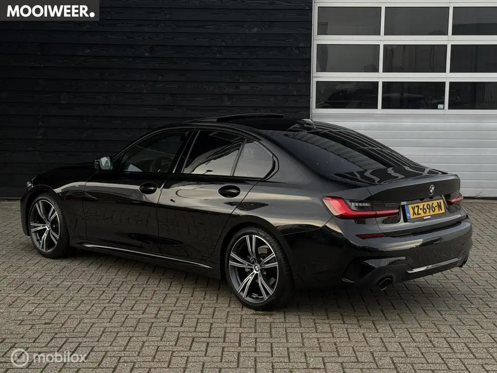 BMW 3-serie 320i High Executive uit 2019, foto 2