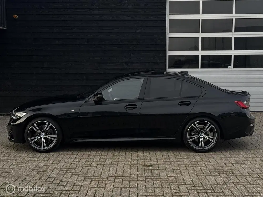 BMW 3-serie 320i High Executive uit 2019, foto 3