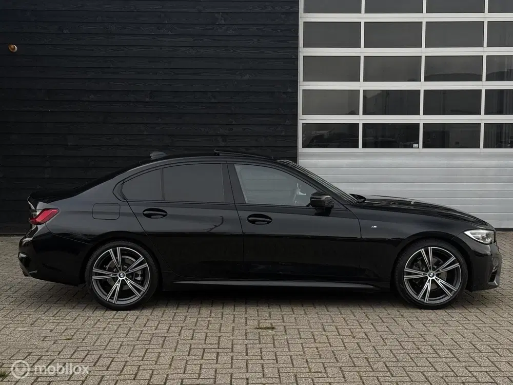 BMW 3-serie 320i High Executive uit 2019, foto 4