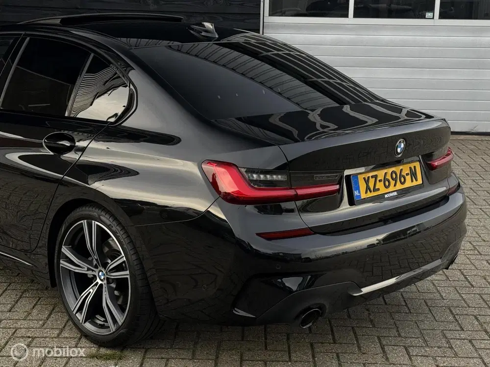 BMW 3-serie 320i High Executive uit 2019, foto 9