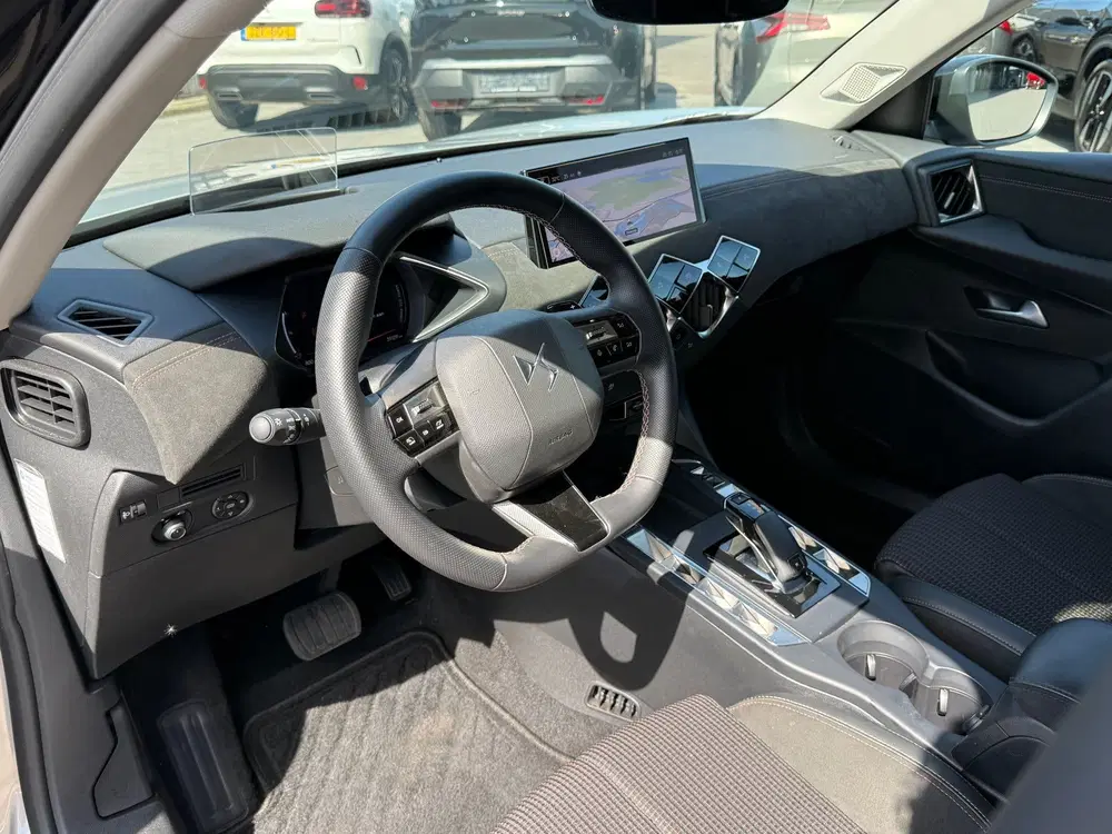 DS Automobiles DS 3 DS 3 1.2 Hybrid 136 EAT PERF LINE HEAD UP uit 2024, foto 3