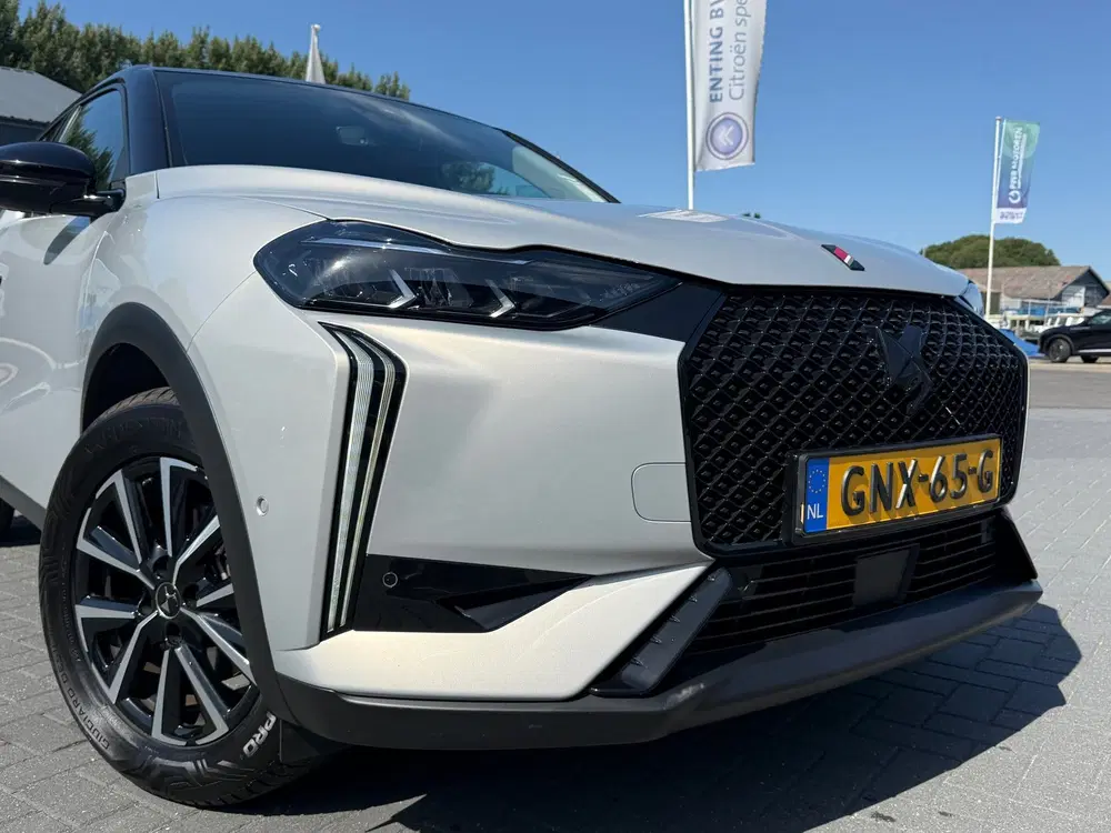 DS Automobiles DS 3 DS 3 1.2 Hybrid 136 EAT PERF LINE HEAD UP uit 2024, foto 6