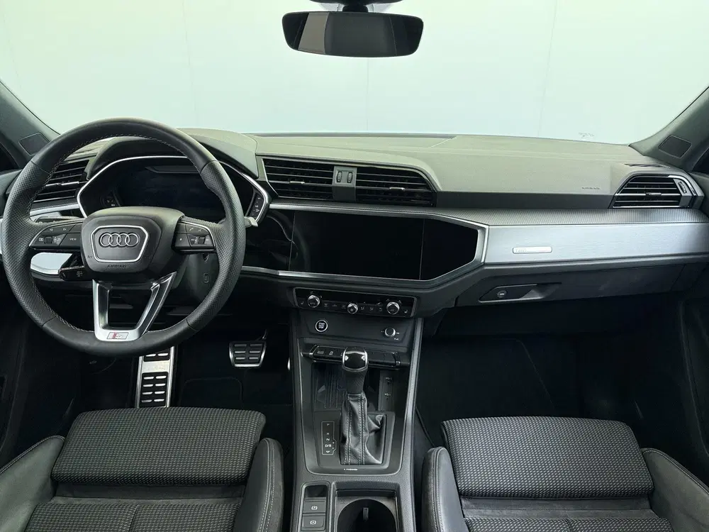Audi Q3 35 TFSI S Edition uit 2021, foto 10