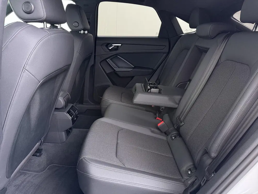 Audi Q3 35 TFSI S Edition uit 2021, foto 12