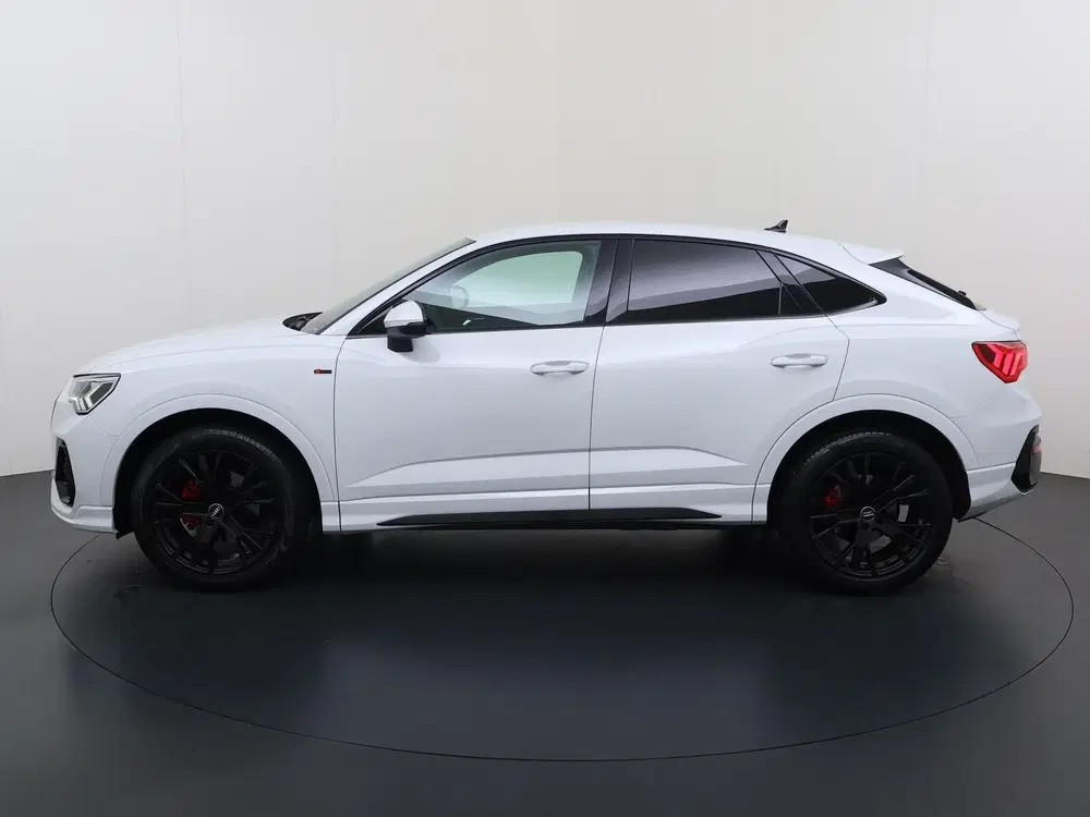 Audi Q3 35 TFSI S Edition uit 2021, foto 2