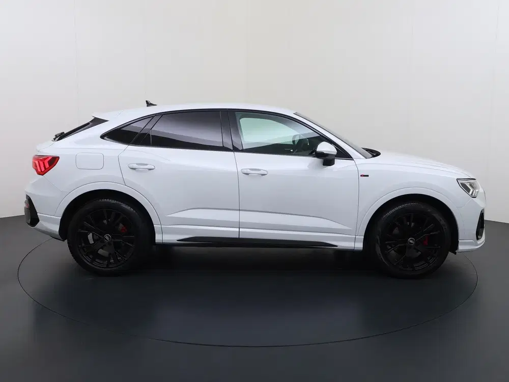 Audi Q3 35 TFSI S Edition uit 2021, foto 5