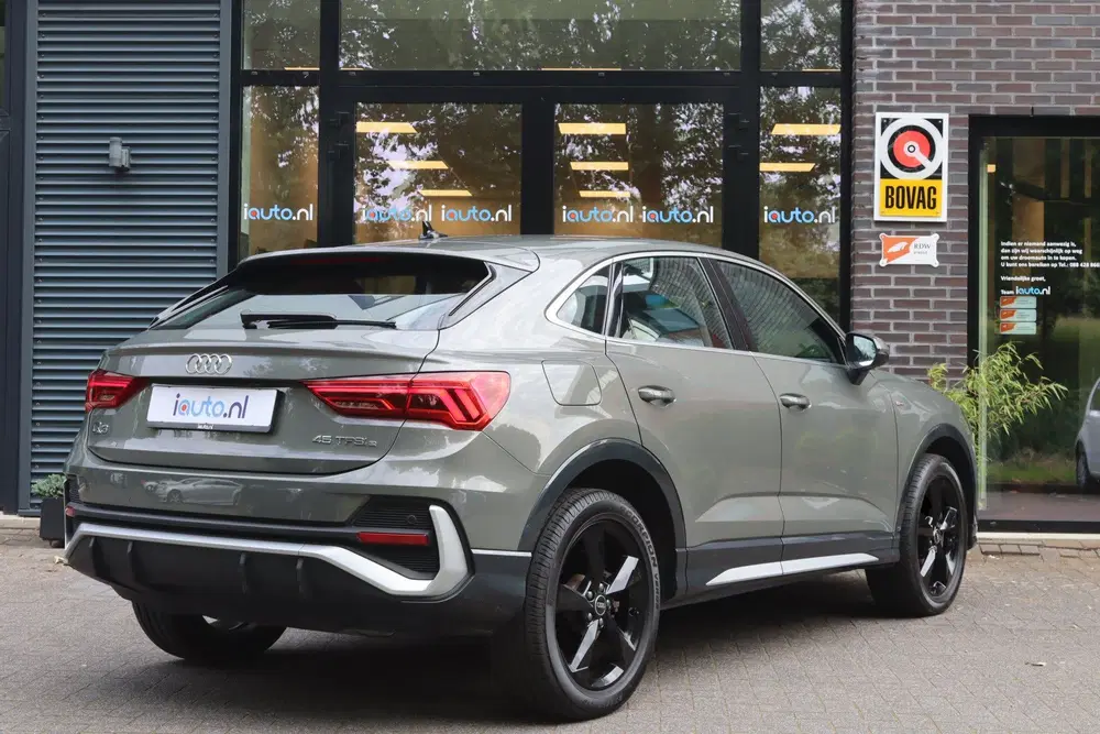 Audi Q3 45 TFSI e S-Line LED uit 2023, foto 2