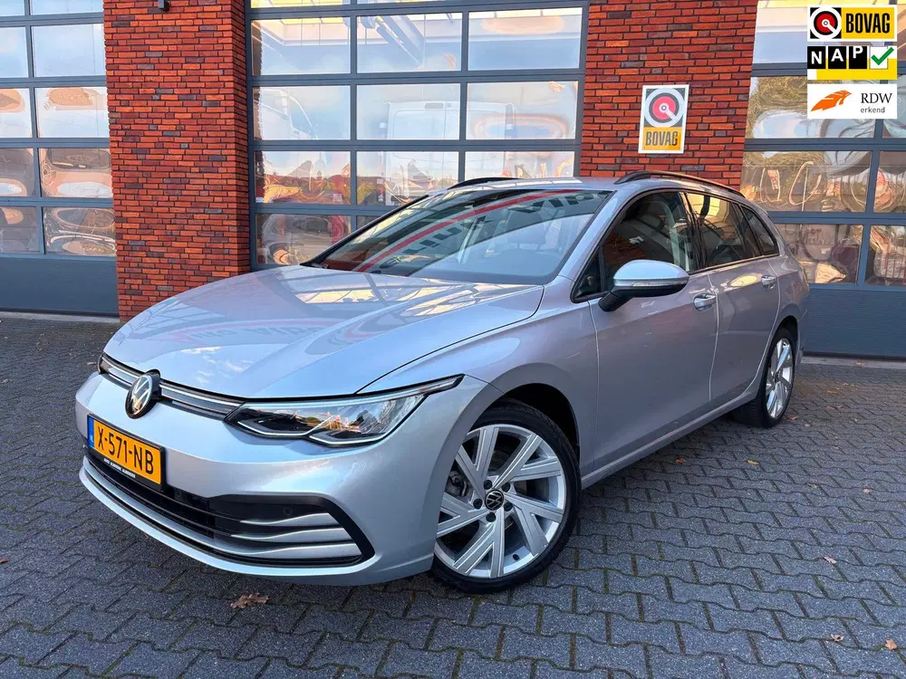 Volkswagen Golf 1.0 eTSI Life Business uit 2023