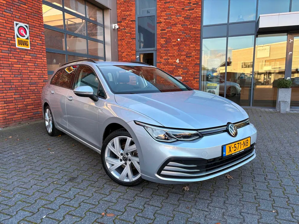 Volkswagen Golf 1.0 eTSI Life Business uit 2023, foto 2
