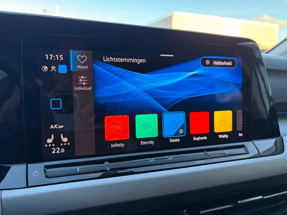 Volkswagen Golf 1.0 eTSI Life Business uit 2023, foto 9