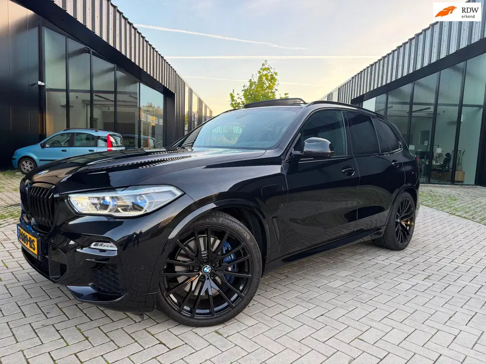 BMW X5 XDrive45e High Executive M Sport Pano Soft uit 2021