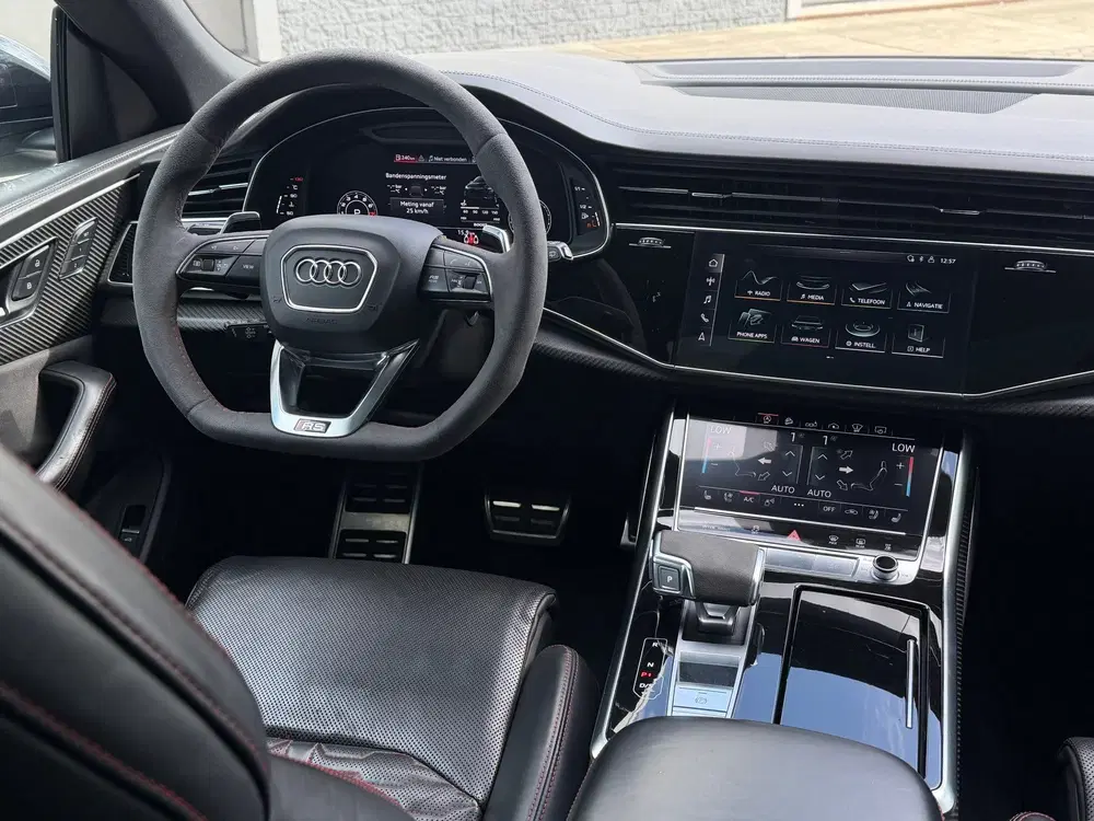 Audi Q8 4.0 TFSI RS Q8 quattro PANO uit 2020, foto 11