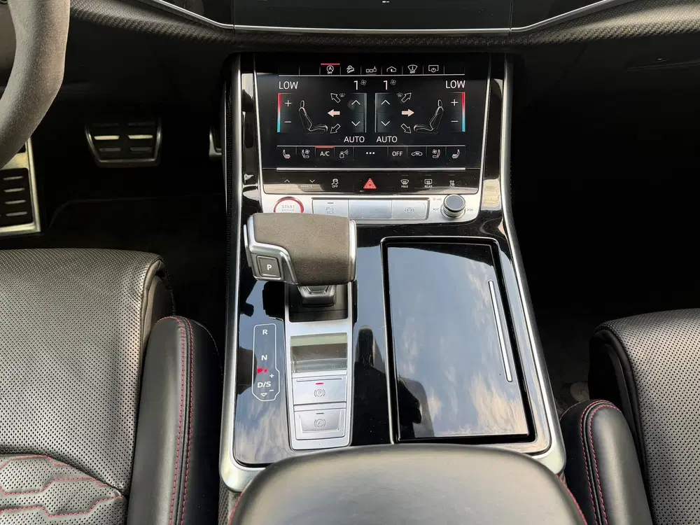 Audi Q8 4.0 TFSI RS Q8 quattro PANO uit 2020, foto 14
